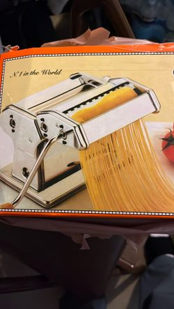 Pasta Machine With Removable Cutters