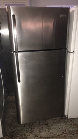 🚨🚨🚨Frigidaire apartment size refrigerator 🚨🚨🚨