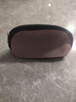 Laura Gellar Cosmetic Bag https://offerup.com/redirect/?o=THQuUGluay9CbGFjaw==