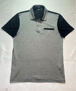 The BOSS Hugo Boss Place 11 Polo Shirt in Men's Medium size is a stylish and classic addition to any man's wardrobe. Made from high-quality Mercerized