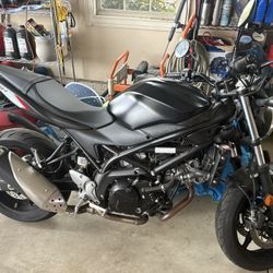 Suzuki SFV650 Motorcycle (2017)