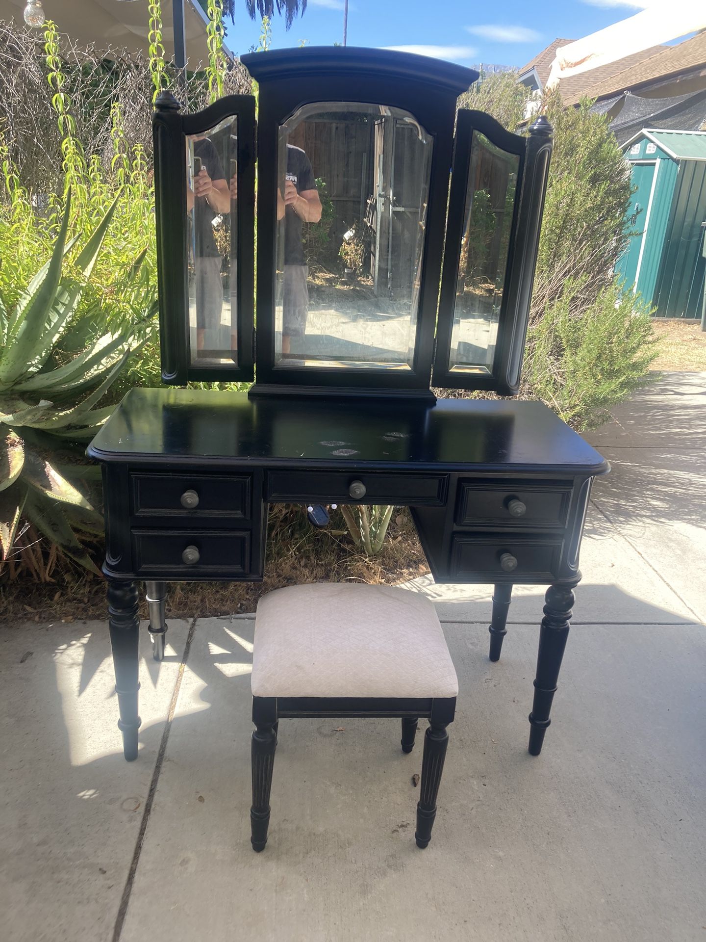 Makeup Vanity Dresser With Mirror 