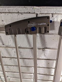 Evenflo SimpleStep Pressure Mount Gate_30 Inch_for Baby or Pets