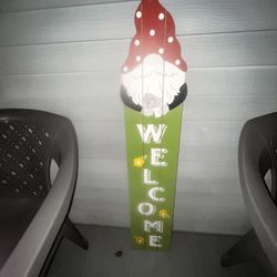 Gnome Welcome Sign