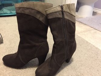 Size 6 boots good shape no marks