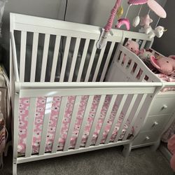 Baby mini convertible crib w/mattress