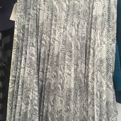 New Wrinkle Resistant Skirt With Tags. Size 16-18 