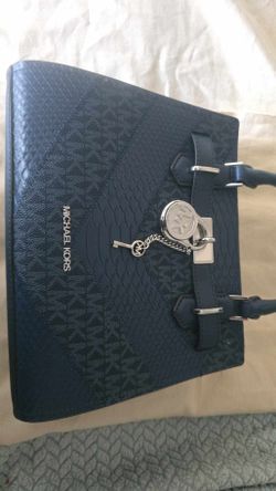 NEW**** MICHAEL KORS HANDBAG WITH WALLET