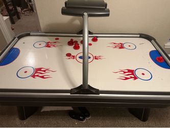 Air hockey table