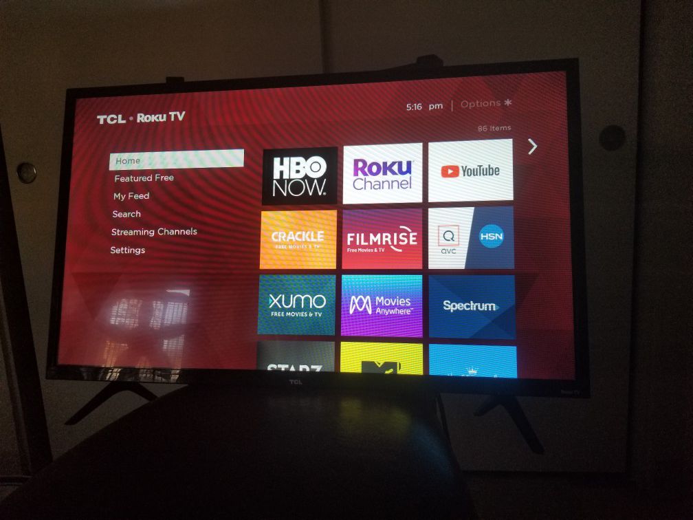 TCL ROKU SMART TV 32 INCH REMOTE INCLUDED