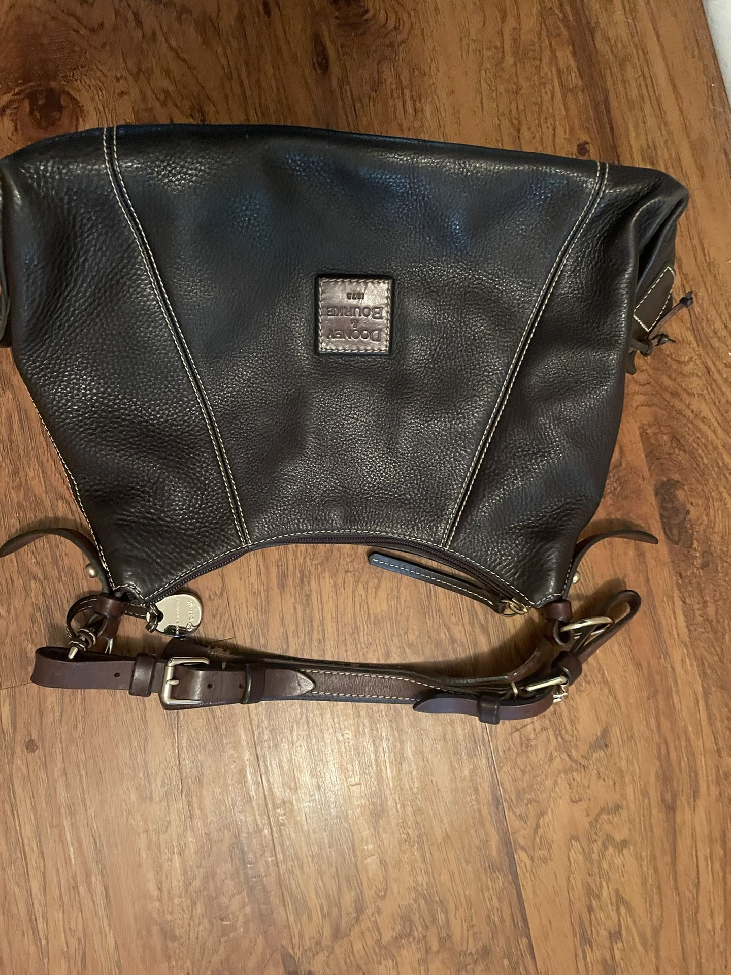 Dark Brown Dooney And Bourke Leather Purse Perfect Condition Looks New!!
