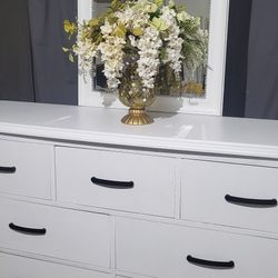 Gorgeous Farmhouse Ashley's Furniture Tall Dresser With Mirror. Solid Wood, Excellent Cond.  Draws On Stoppers, Dovetail. 