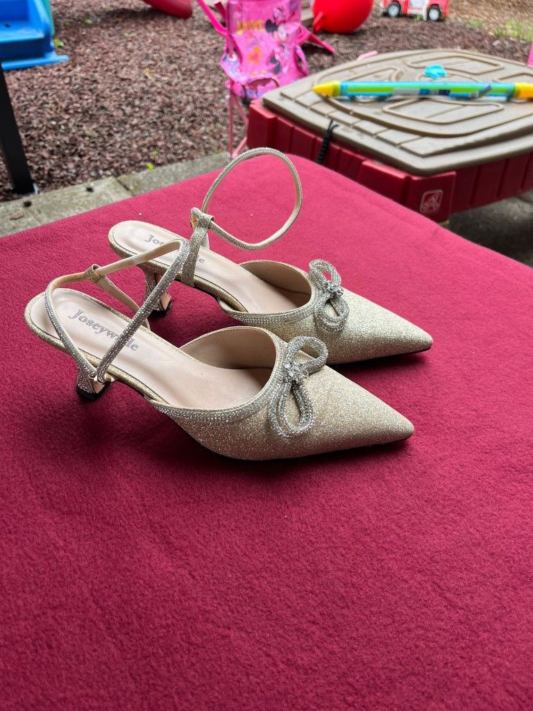 Elegant shiny heels Gold Size 9
