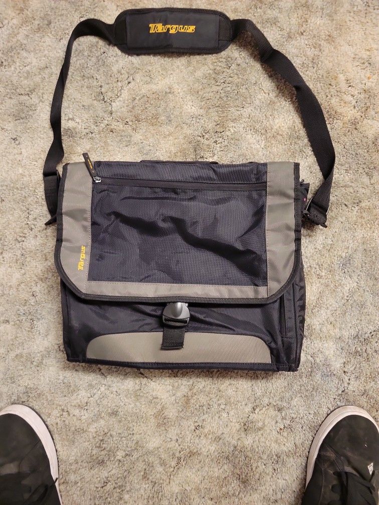 Laptop Carrying Case