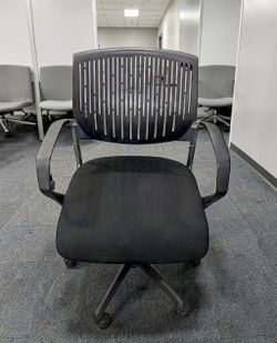 Low-Back Task Chair – Floor Sample – $150 📦 Miami