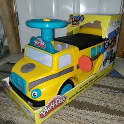 Playdough Activity Ride On School Bus! Brand New!