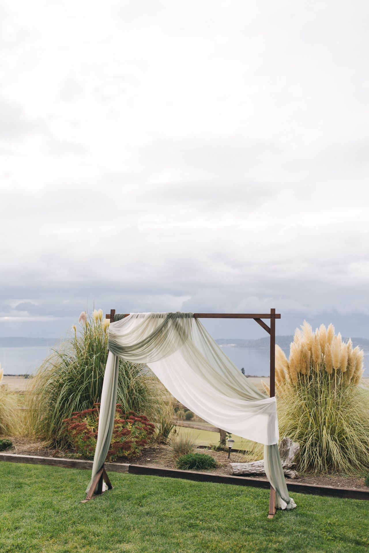 Wooden Arch + Linens