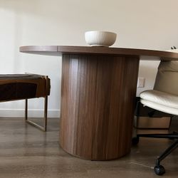 Round Table 