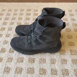 Sorel Grey Suede Boots 
