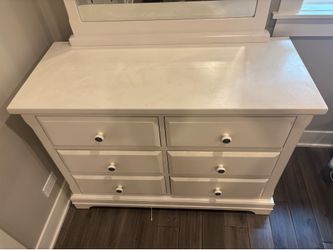 Girls's bedroom set.