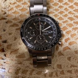 Seiko Solar Chronograph V172-0AC0