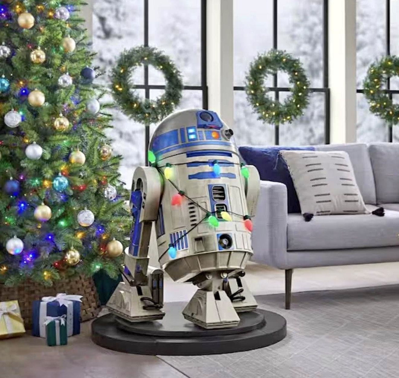 STAR WARS R2D2 CHRISTMAS DECORATION ANIMATRONIC HOME DEPOT 3.5 FT IN HAND R2-D2