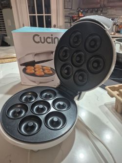 Cucina Mini Donut Maker