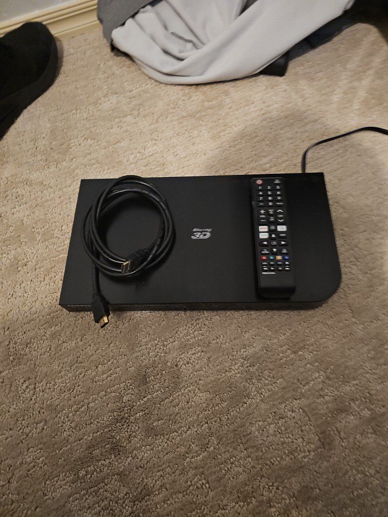 Samsung Blu-Ray 3D Player w Remote/HDMI Cable