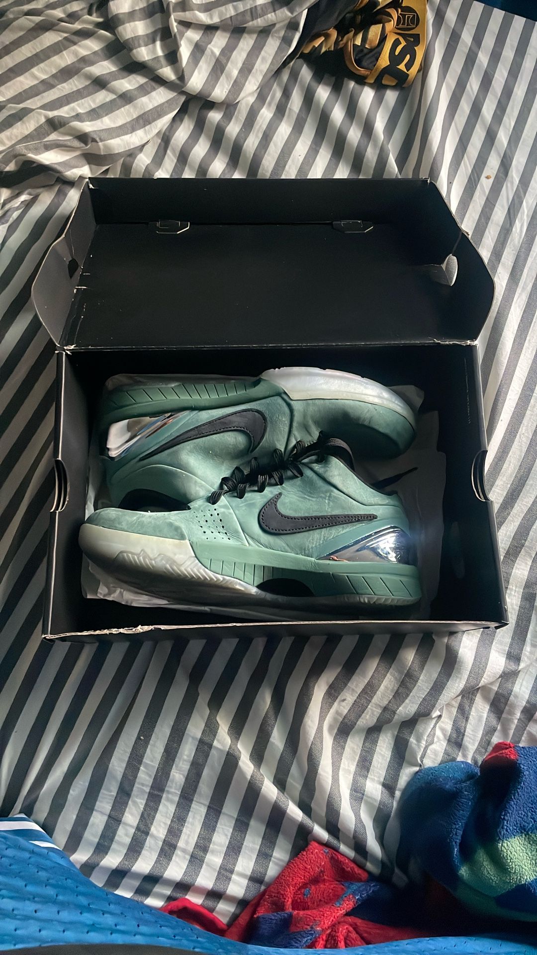 Kobe 4 Girl Dads Sz 8