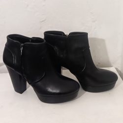 Woman's GB Gianni Bini Black Ankle Boots - 8M
