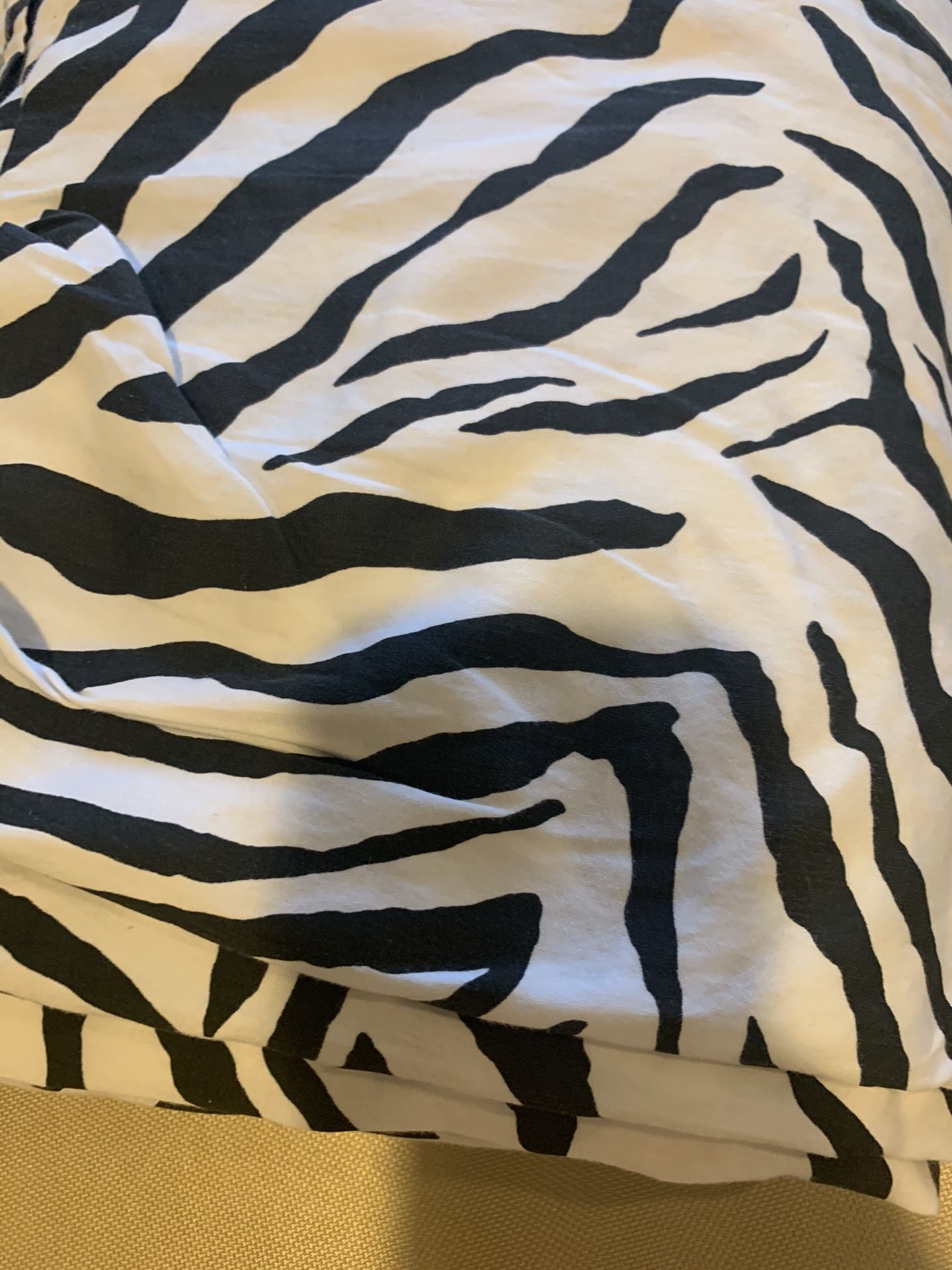 Queen sheet set black & white zebra design