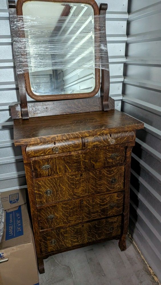 4 Drawers dresser with 2 small drawers and mirror