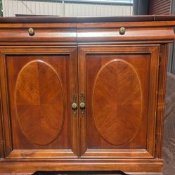 Broyhill Flip Top Buffet/ Server 