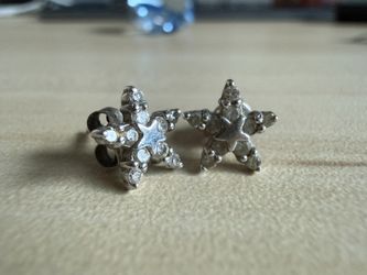 [Price Lowered] Petite Star Stud Earrings – Silver Tone with Crystal Accents