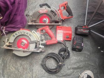 Milwaukee Rear Handler Circular Saw, 2 Batteries XC8.0 M18 Red Lithium Forge n The Charger n a Skilsaw
