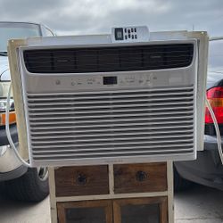 FRIGIDAIRE 12100 BTU WINDOW AC UNIT 
