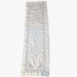 Elegant White Embroidered Table Runner 17 1/4ʺW × 56ʺD