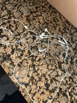 3 Pair apple Wired Earpod 25$