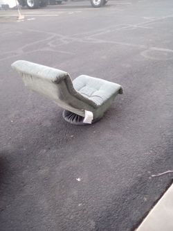 Folding bucket gaming chair