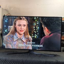 40 inch samsung smart tv really nice tv comes with remote shows great picture works perfect guaranteed