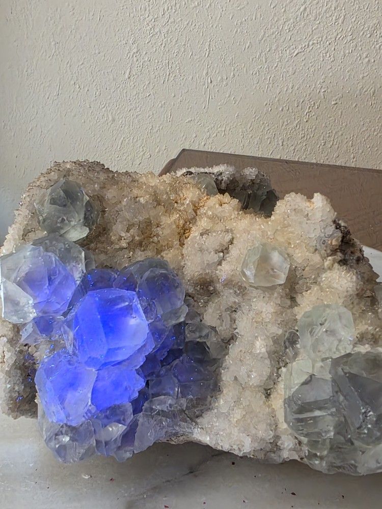 3.8 Lb (1729g) Fluorite Specimen - All Fluorite Cubes Strong Reactive With UV Lights