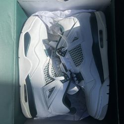 JORDAN 4s SIZE 11 MINT-NEW CONDITION 
