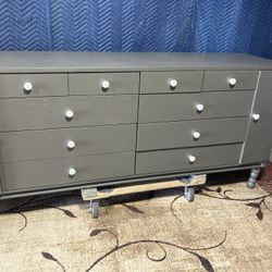 Large painted dresser (DELIVER AVAILABLE)