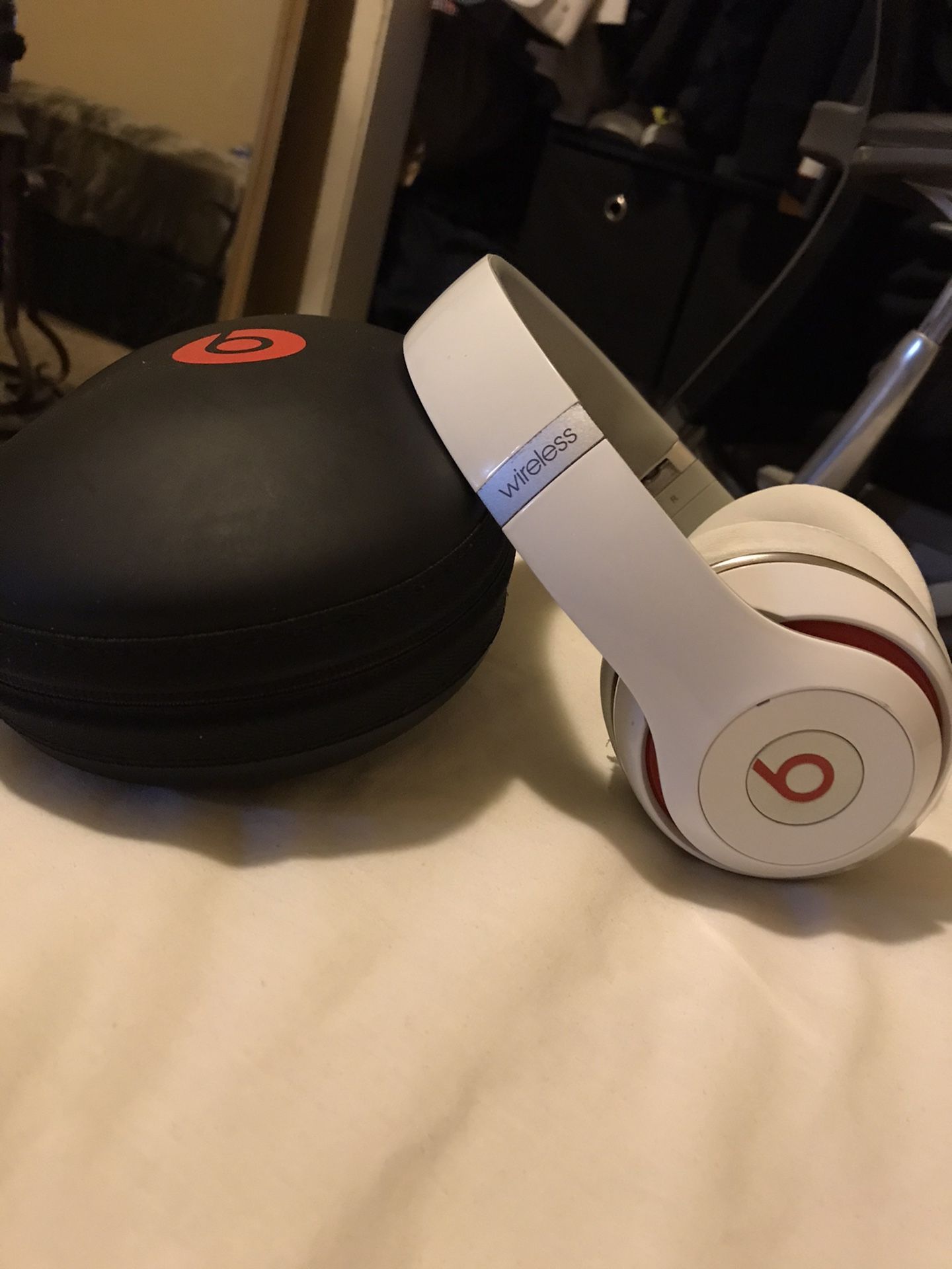 Beats Studio 3 150$ if pickup today