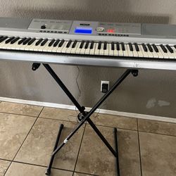 Yamaha DGX-205 Portable Grande Piano Keyboard -76 Full Size Touch sensative Keys Song Sequencer USB MIDI 487 Voices Tested.  Used It’s Available 