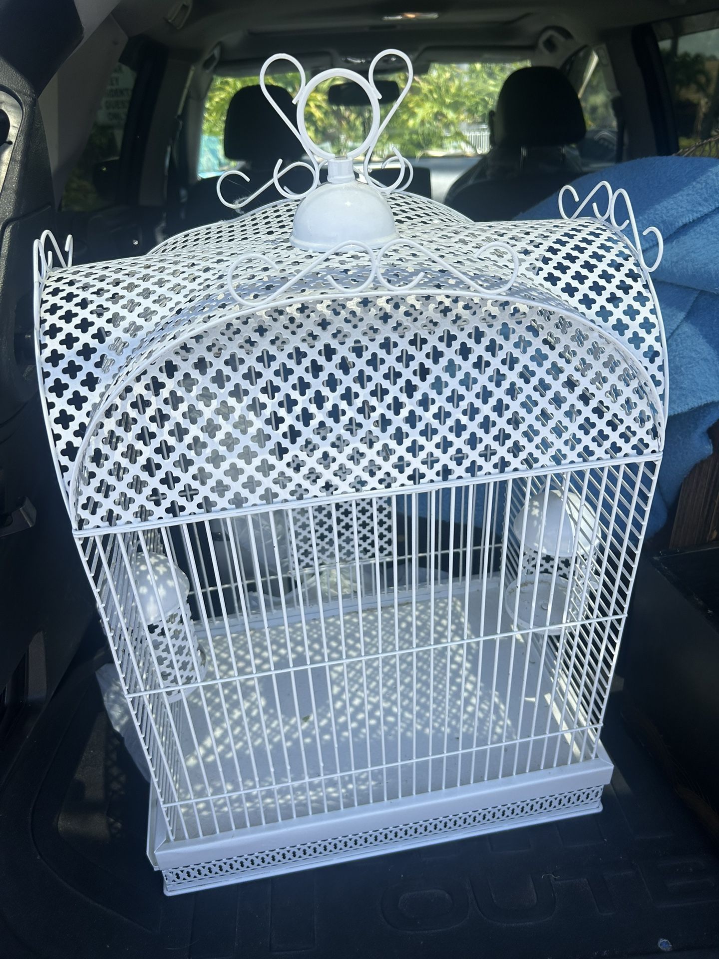 Bird Cage In Excellent Condition