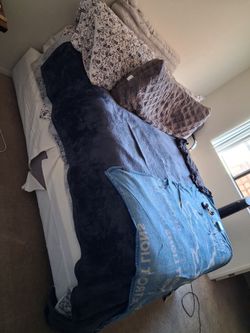 Queen avocado mattress with 2nd on top.