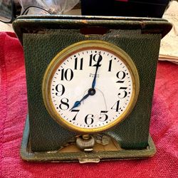 Travel clock. Not working