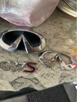 G37 emblems