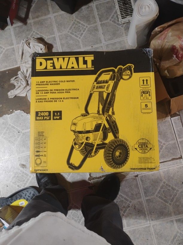 DeWalt Electric 13 Amp Pressure Washer Brand New 2400 Max Psi Brand New 600 Bucks